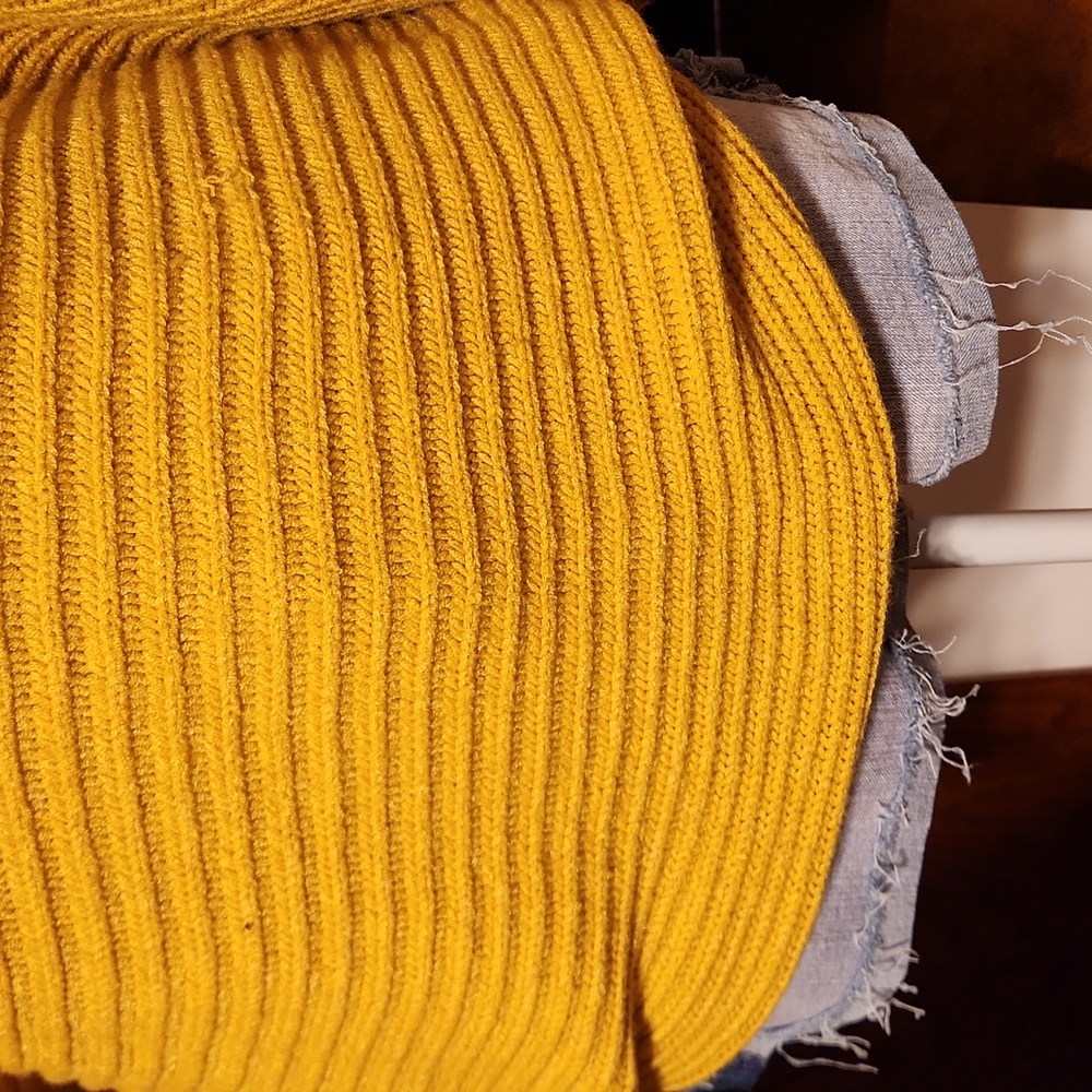 Sweater - Picture 5 of 5